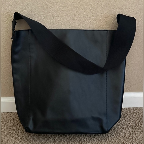 Calvin Klein Fragrances tote, faux leather - Picture 2 of 8